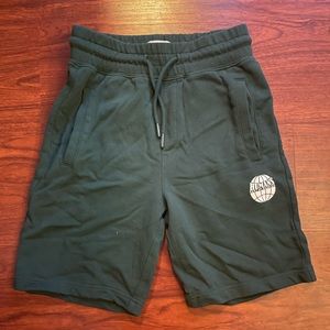Green H&M shorts men’s XS